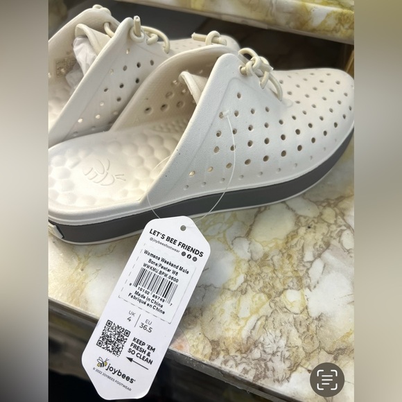 Joybees Women's Cream Slip-On Mules - Picture 3 of 4